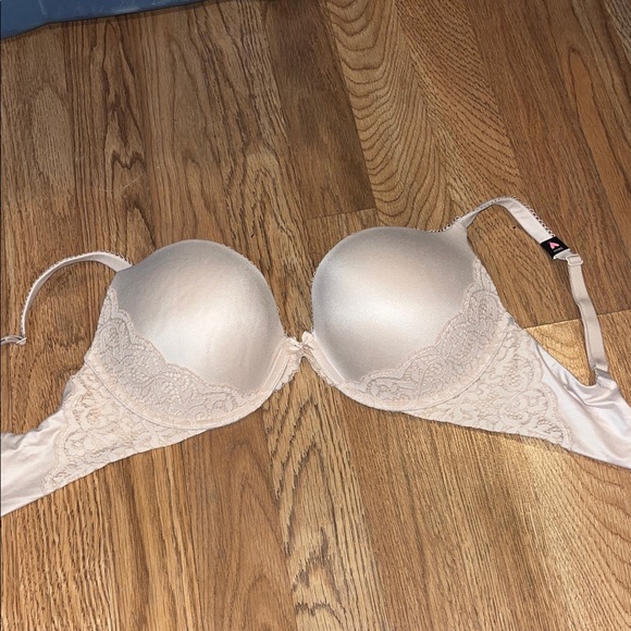 Victoria's Secret Other - Victoria's Secret Cream Lace Push-up Bra 34DD
